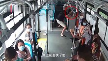 武汉一公交司机救人闯红灯 乘客主动留电话作证