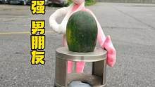 又买又切，就差喂到嘴里了！这么好的女朋友哪里找？