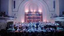 Lydian Collective 与一个 85 人的管弦乐队合作演奏了原创作品