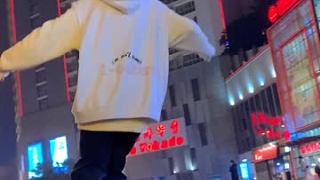 全網(wǎng)尋找這個(gè)路人?。。⌒呐K病給我嚇出來(lái)