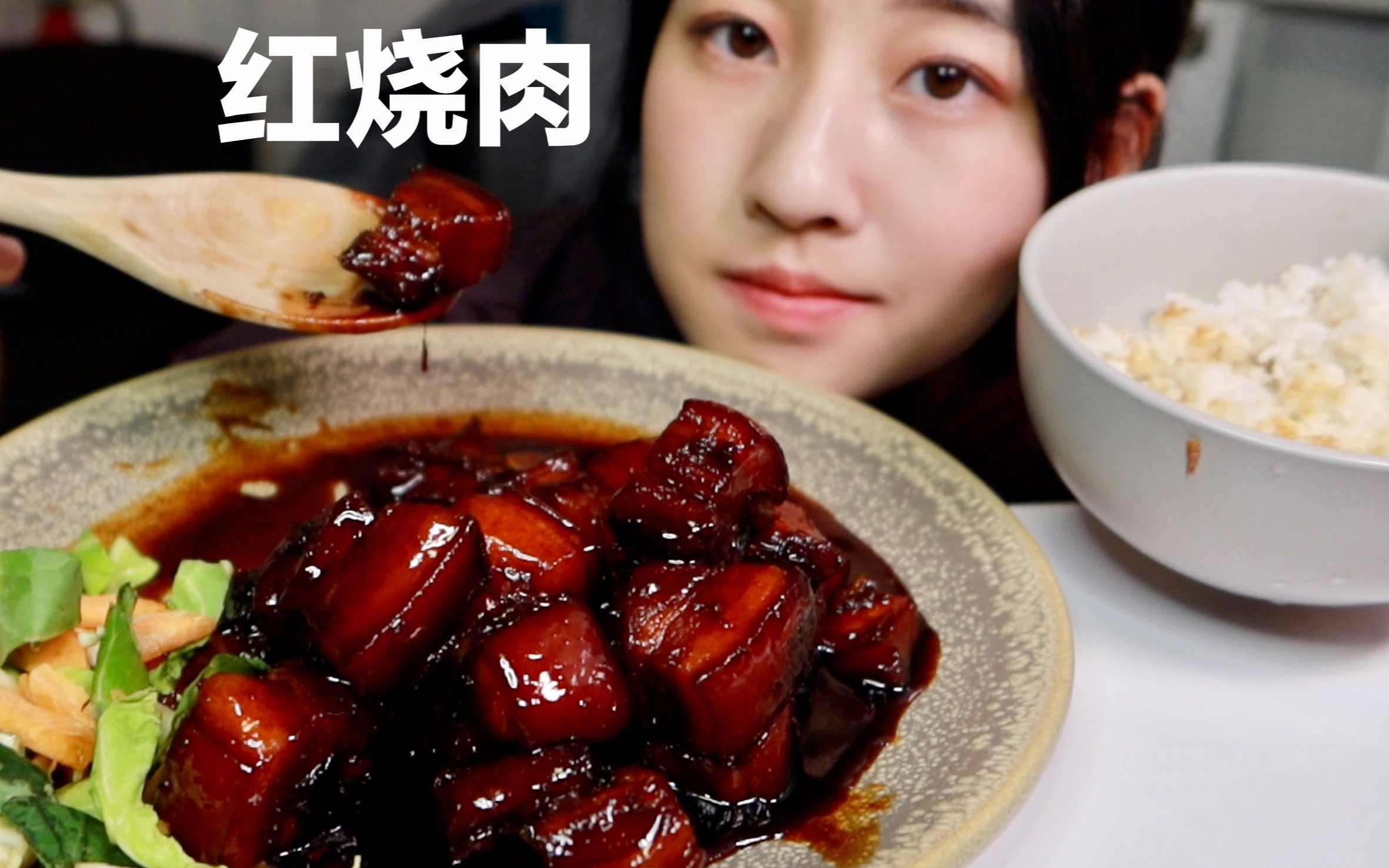 钢铁直女第一次穿漏肩衫 当场崩溃 好羞耻