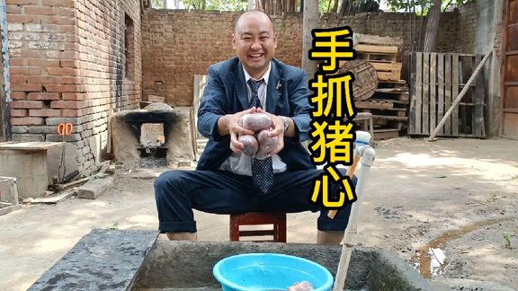 今天的“手抓猪心”味道咋样先不说，李四儿把拍摄小姐姐气走啦