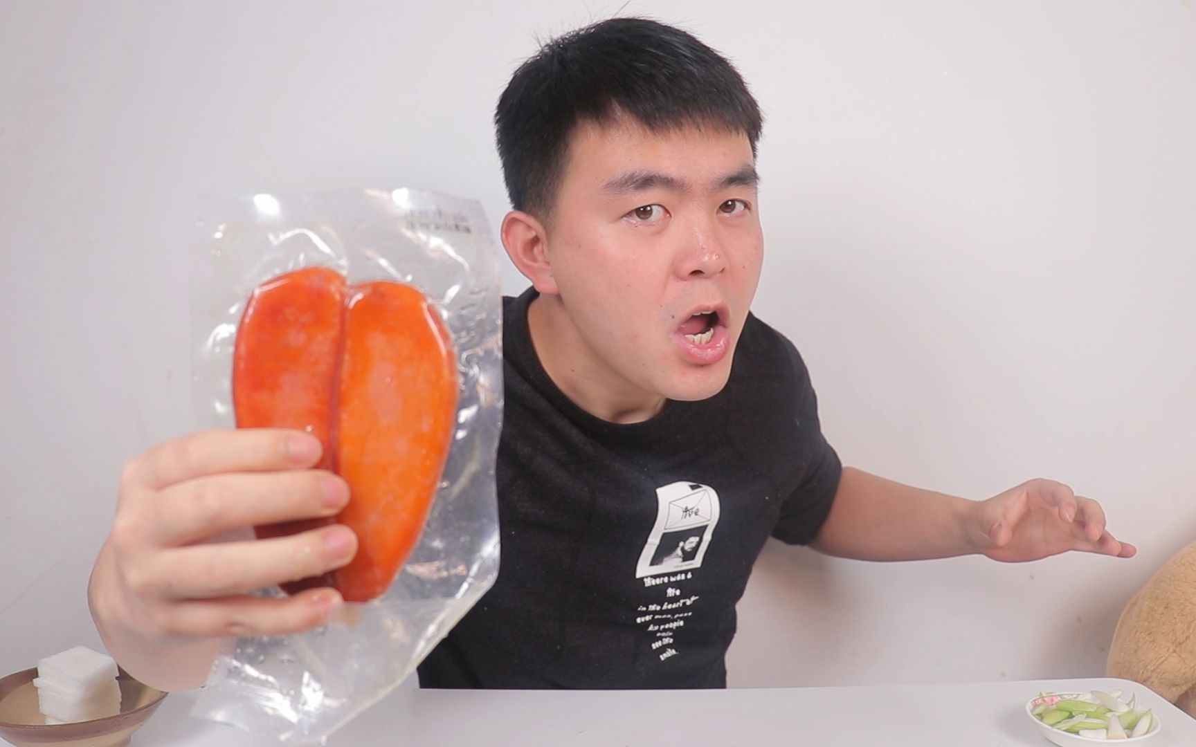 快来看呐，那个煎牛排不撕熟料袋的男人，烤乌鱼子又翻车啦