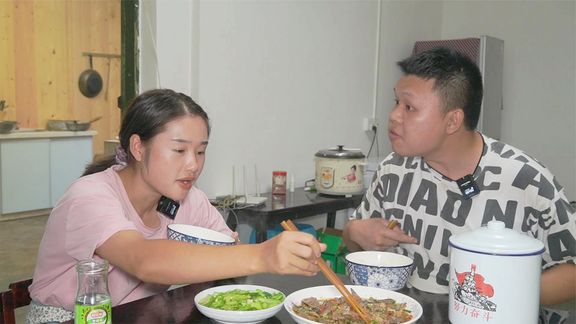 老公最爱吃双妹炒的酸辣猪肝，味道相当不错，关键做法还特别简单