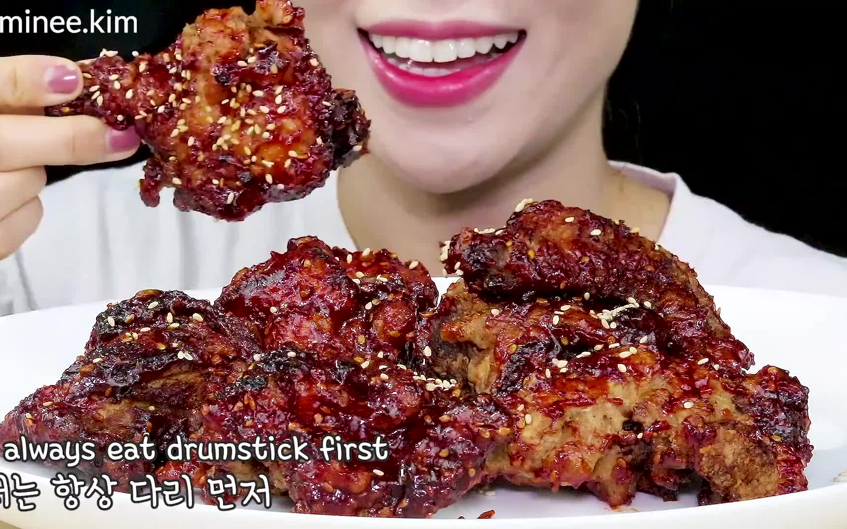 【MINEE EATS】看起来就很腻害的韩国炸鸡哦w~♪(^∇^*)