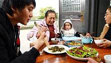 米饭哥老妈做的“豌豆角炒香肠”，麻辣爽口，一家人都爱吃