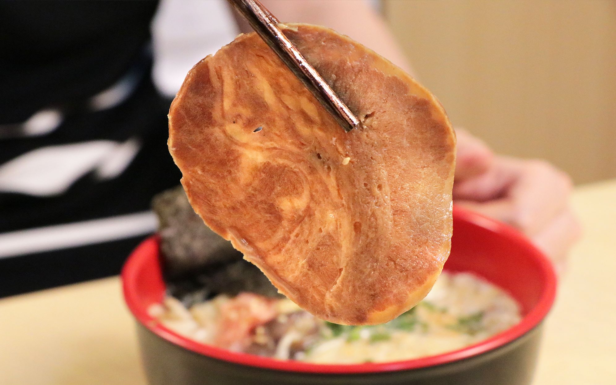 【雀爷】一小碗500元的日本鱼子盖饭？！吃完会影响我开兰博基尼吗...
