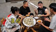 做视频每天吃肉太油腻，今天吃简单点让铁娘做农家蒸饺，都没够吃