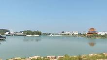 昔日新老城区低洼沼泽地，今日建成淮滨东西湖景区
