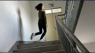 恐怖系列之-當路人遇到看不見的人，看她會有什么反應…