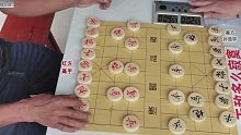 老头自称得雪山上高人指点，练就象棋绝学！孙浩宇不服：来决斗吧