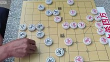 孙浩宇大师摆摊被看不起，以为是象棋小白，退休老棋王：让你先走