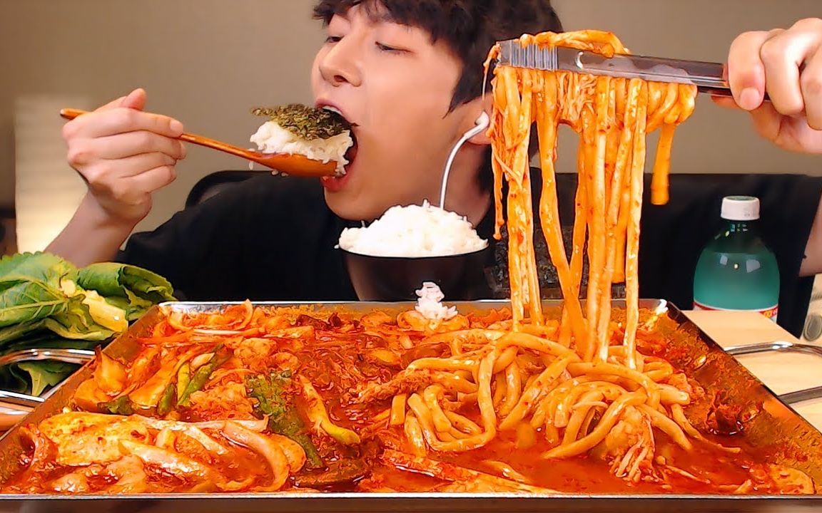 SIO吃播 辛辣、香喷喷的釜山牛小肠火锅吃播