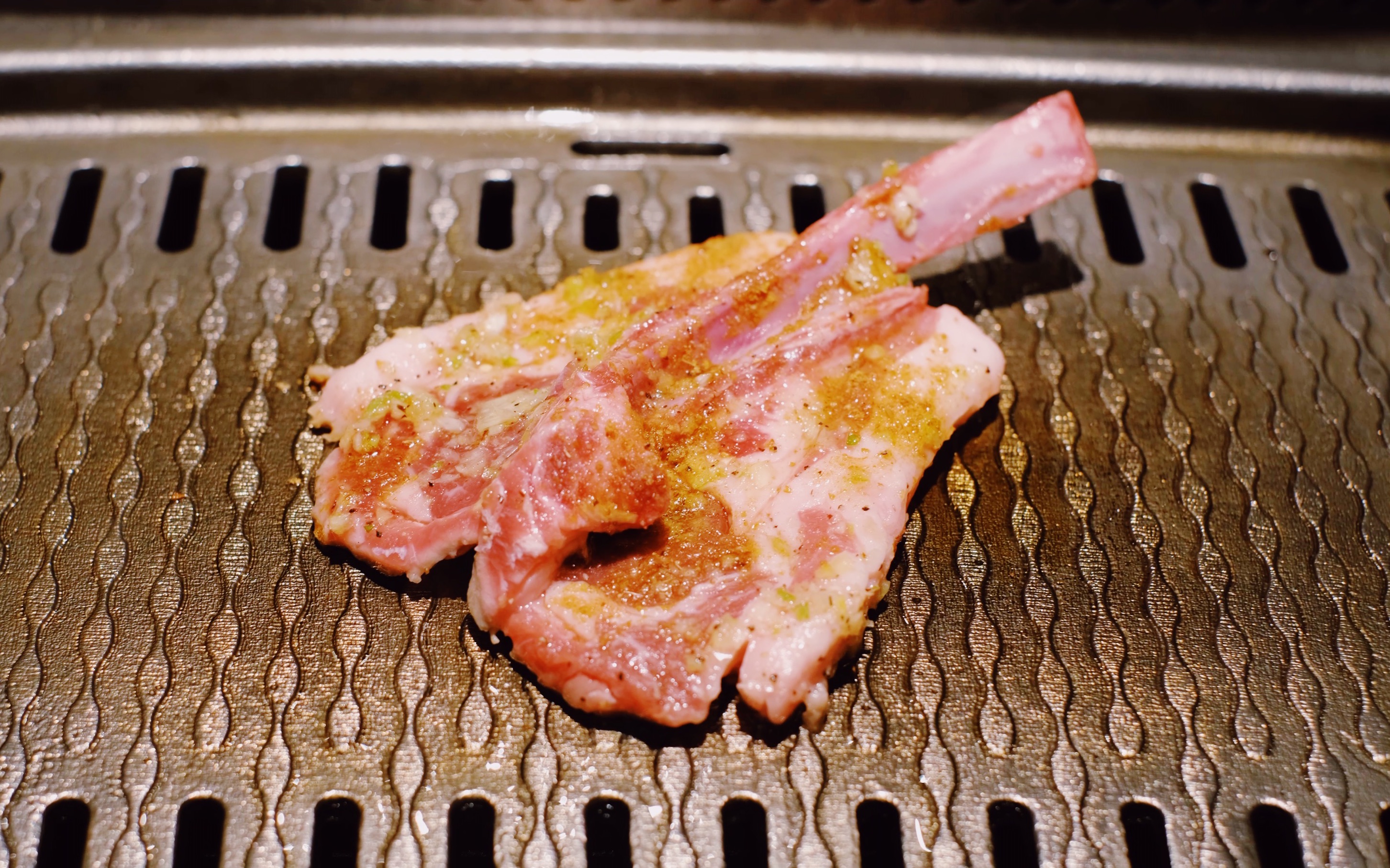 198元一位的自助烤肉，羊排任点，吃了俩小时店员竟然说我没吃回本？
