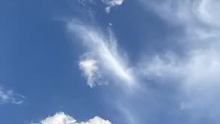 #天空 “你会找到星星，可我只心动一个月亮”