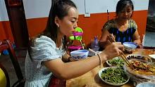 藏了1400元私房钱，被媳妇发现拿走了800，男人太难了