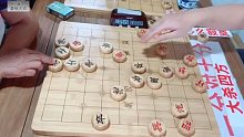 棋王输棋不服孙浩宇大师，硬要再来一盘，没想到这一次来的更猛烈