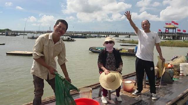 北京網友不遠千里,開車過來找小池趕海,一頓漁家海鮮餐相談甚歡