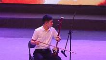 禹州市豫剧团张世龙板胡独奏《春城节日》，小伙子拉得真不错！