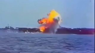 【U.S.A Military】第二次世界大战 日军神风敢死队撞击美国海军航母