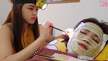 【越南理发馆】可爱的女孩体验采耳按摩无比满足