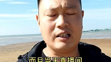海边赶海抓海鲜，发现了一只大水母，还有许多奇怪的海洋小生物