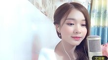 国风经典《青花瓷》近期再次在越南火爆，天青色等烟雨，而我在等你