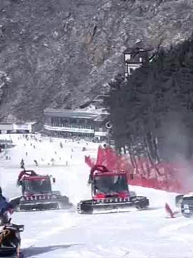 雪場也迎財神#雪場 #抖音小助手 #冰天雪地任我行 #雪地漂移 #滑雪#接財神