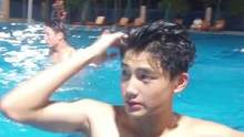 想不到吧！中和的游泳池藏着帅哥！！姐妹们，你们自己跳下去吧，别让他爬上来了#泳池#帅哥 #夏季#夏季