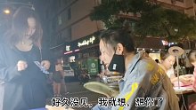 最近这些小姐姐都学会撩人了，看来没少学，兄弟们，加油啊！