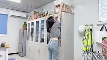 工地将要来一位99年美女，打工妹提前把办公室收拾干净，太激动了