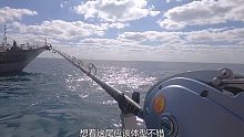 茫茫大海中与相识钓友碰面，钓友竟遭遇这般状况。