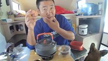 房车蜗居第10天，发现酒精炉烧水泡茶挺实用，看他展示自创茶道