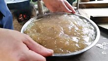“纯手工凉粉”制作全过程，配上独有的灵魂伴侣，味道太正宗了！