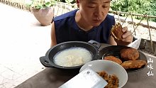 山味仙今天山上干活回来累了，做了一顿麦粑稀饭，有多少人吃过？
