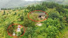 贵州农村一户人家独居一个山头，人坟混居，这样的地方你敢住吗？