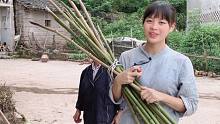 才下完雨小妹又遇新烦恼，抱一捆斑竹和婆婆匆忙上山，看咋回事？