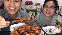 独门秘方卤鸡爪是咋做的？小两口吃的啥也都顾不上说话，真香呀！