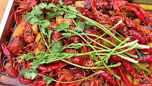 乡村美食 柴火爆炒麻辣小龙虾