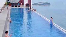 惠州双月湾一个美到令人惊叹的无边天际泳池，好像一不小心就会掉入大海 #无边泳池 #抖in山海惠州 #