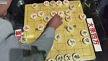 象棋大师使出绝招血虐老头，却被大爷轻松接住，孙浩宇当场就懵了