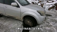 冬季进藏去萨普途中陷车，寒冷高原刨车2小时终于脱困