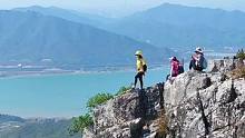 都说无限风光在险峰，深圳第一险峰排牙山，海拔707米，三面环海，这个风景有惊艳到你吗？#广东美好推荐