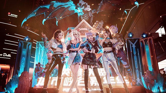 在英雄联盟小镇现场看kda女团跳pop stars是什么感觉?