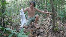 越南丛林原始生活生存-设陷阱寻找食物在森林中生存，荒野求生，野外生存