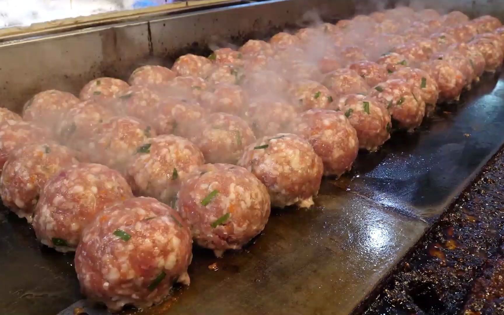 韩国街头小吃汉堡牛肉丸，这做法新奇简单，隔着屏幕我都流口水了