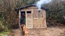 一人一狗森林里野营-建立一个14美元的托盘小木屋（2）