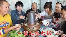手切肉配炭火锅，和家人一起享用，人多吃才香，那叫一个过瘾
