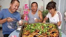 花60买半扇排骨，大彭做道蒸排骨，软烂脱骨，边吃边聊真开心