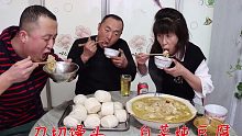 东北农村家常菜，炖一锅白菜炖豆腐，配着馒头吃，味道真不赖